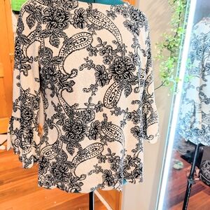 Roz & Ali Black and White Floral Blouse